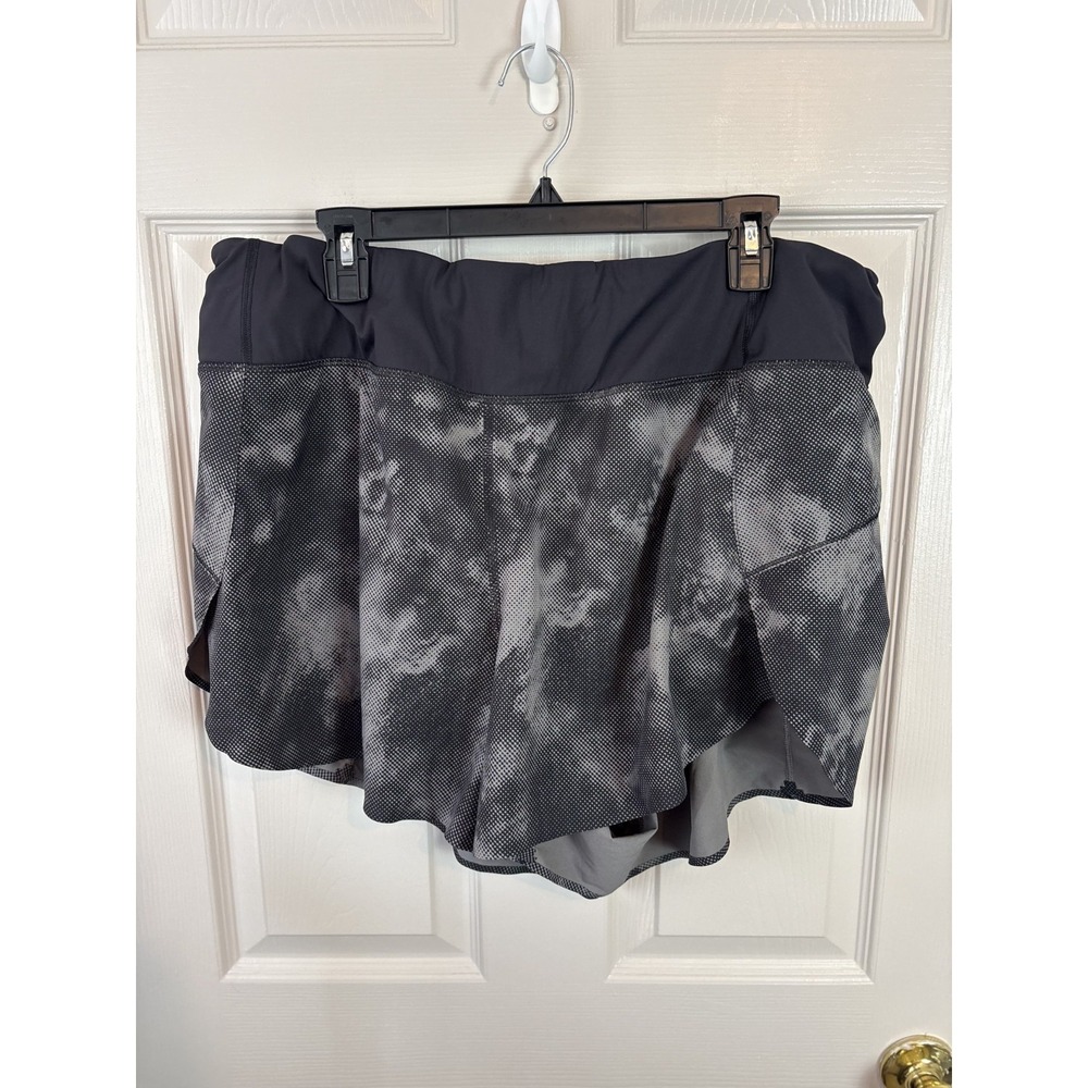 Athleta Run With It Printed Short Womens 2X Grey Black Excellent 3.5 Inseam